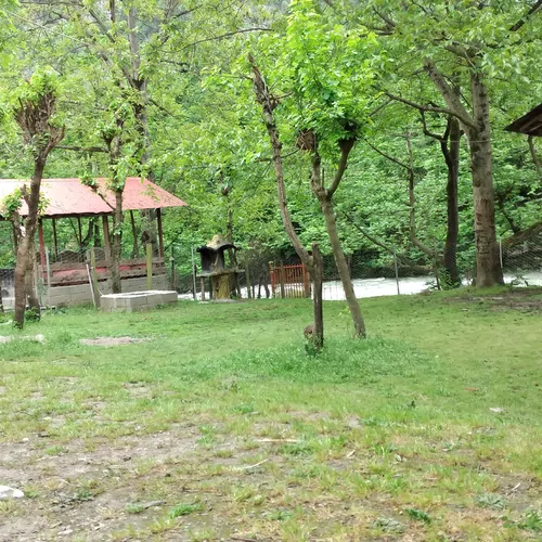 تصویر 31 - کلبه چوبی‌ میربلوک کنار رودخانه در  ماسال