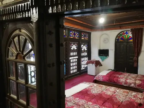 تصویر 2 - اقامتگاه بوم‌گردی  قاجاریه(اتاق شاه نشین) در  شیراز