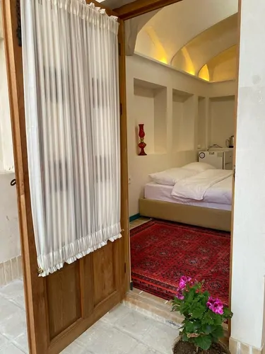 تصویر 5 - هتل سنتی سرای نفیس (اتاق مروارید) با صبحانه رایگان  در  کاشان
