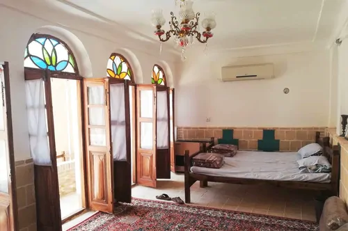 تصویر 2 - اقامتگاه بوم‌گردی عمارت آینه خانه(واحد1) در ورزنه