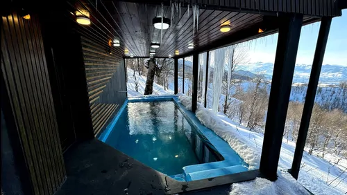 تصویر 2 - کلبه سوییسی استخردار آبگرم دلبر در  رستم آباد