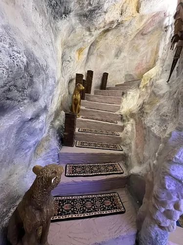 تصویر 5 - ویلا اقامتگاه با شیشه های بلند و سالن فلت با ویو جنگلی مانند و معماری خاص قار و سنگ د در کردان