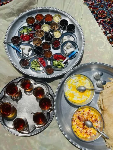 تصویر 2 - اقامتگاه بومگردی اقامتگاه دنج و بکر با ویوی بی نظیر مشرف به  روستا و منطقه  در سنندج