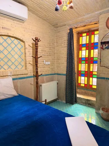 تصویر 10 - اقامتگاه بوم‌گردی عمارت هفت رنگ (لب آب) در  شیراز