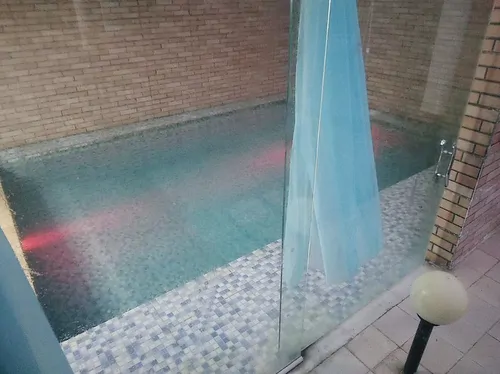 تصویر 37 - ویلا استخردار آبگرم سرپوشیده شیشه ای جنگلی در عباس آباد