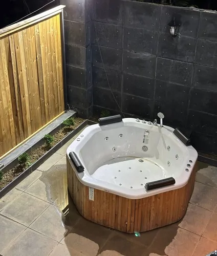 تصویر 17 - کلبه شیشه ای با جکوزی  در  فومن