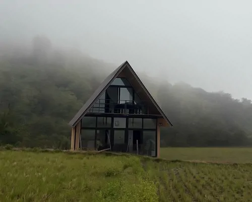 تصویر ۱ - کلبه سوییسی یاس با فوتبال دستی در  ماسال