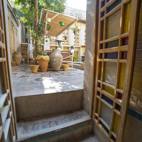 تصویر 9 - اقامتگاه بوم‌گردی عمارت هفت رنگ (شازده قاسم) در  شیراز