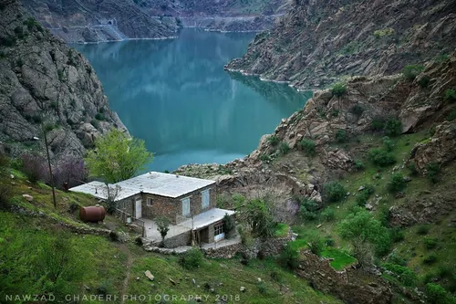 تصویر ۱ - خانه دریاچه نزدیک سد داریان در  پاوه