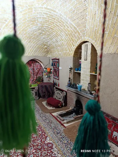 تصویر 4 - اقامتگاه بوم‌گردی سنتی وسنگی با سقف گنبدی وایوان چوبی در صفا شهر فارس