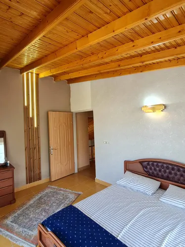 تصویر 7 - ویلا دوبلکس با سقف چوبی در  زیبا کنار