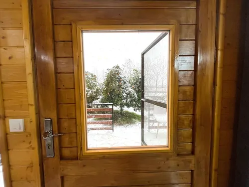 تصویر 9 - کلبه سوئیسی عادل با جکوزی کنار رودخانه در  بابل کنار