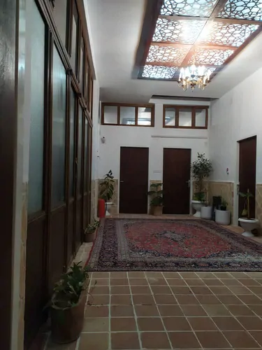 تصویر 8 - اقامتگاه بوم‌گردی بیگ ( گردو ) با پنجره رنگی ارسی در  یزد