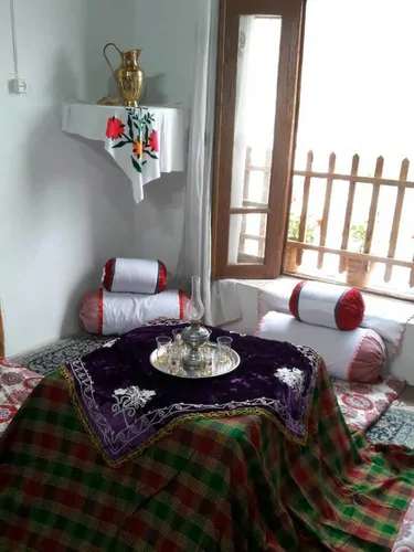 تصویر 2 - اقامتگاه بوم‌گردی چنارستان (اتاق آفتابگردان) در نیشابور